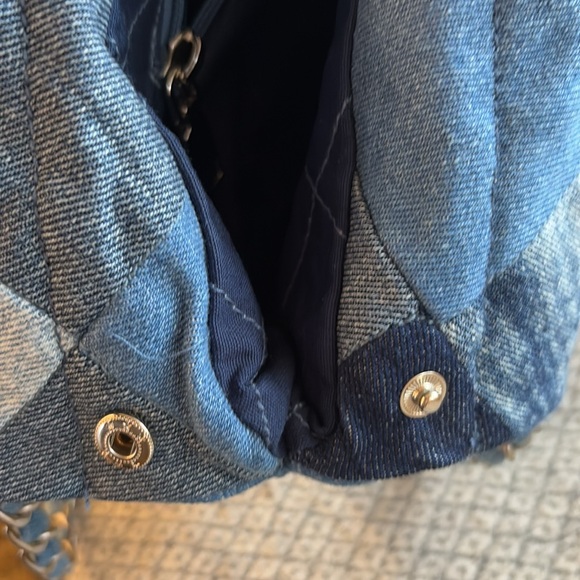 CHANEL DENIUM Shoulder Tote/Hobo Bag w Chanel snaps with charm - Picture 16 of 16